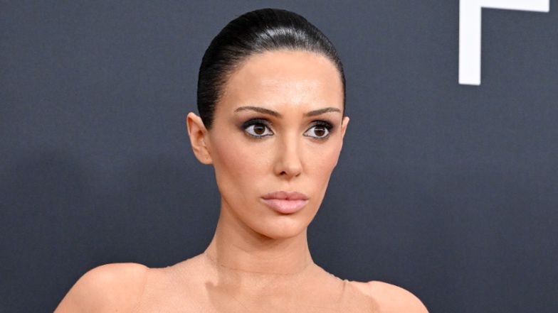 Bianca Censori w majtkach i rajstopach na lotnisku