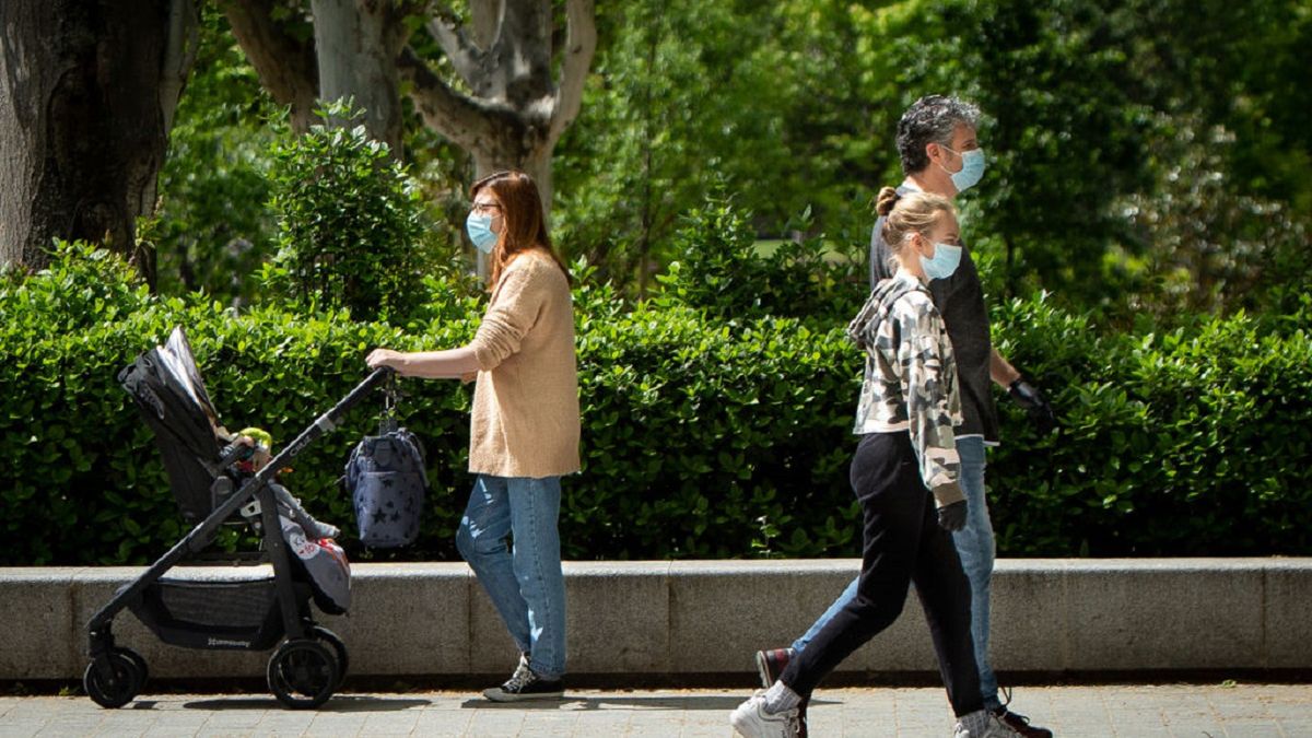 Najnowsze badanie amerykańskich naukowców wykazało, że głównym źródłem zakażenia koronawirusem jest ślina. 