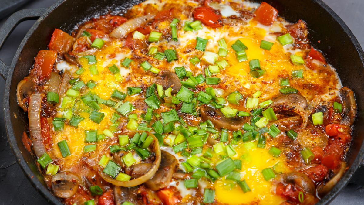 Szakszuka z leśnym dodatkiem