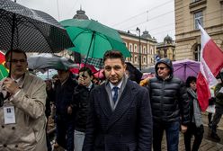 W Krakowie dwa marsze papieskie. Na czele jednego z nich polityk