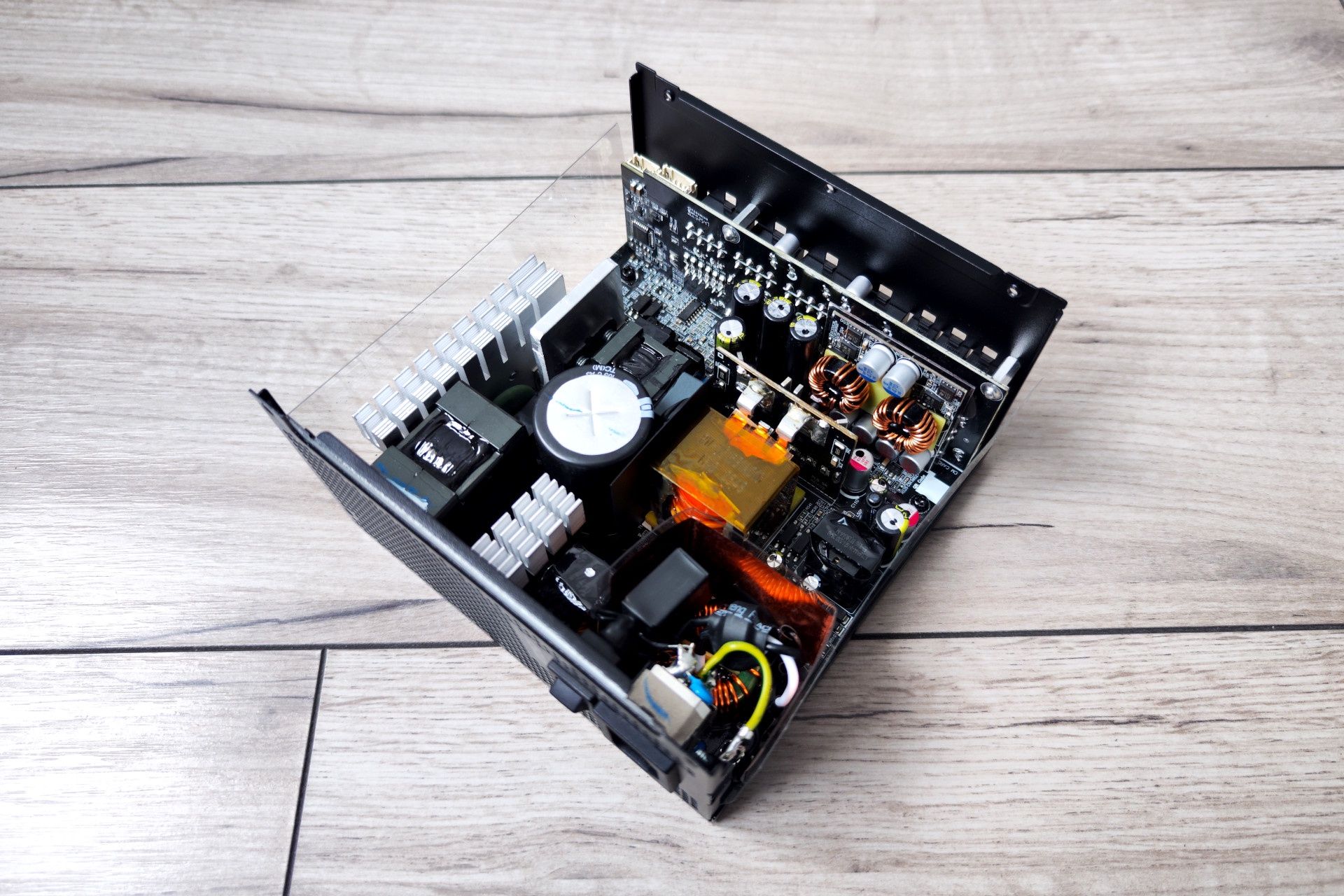 Zasilacz MSI MAG A1200PLS PCIE5 - elektronika