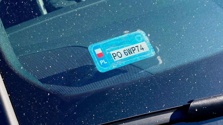 Nalepki z numerem rejestracyjnym odchodzą w niepamięć