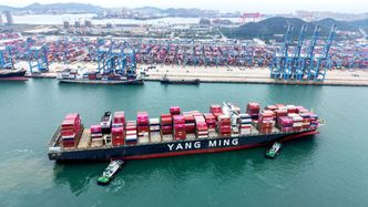 Wojna handlowa na morzu. Chiny i USA zmieniają trasy z powodu ceł