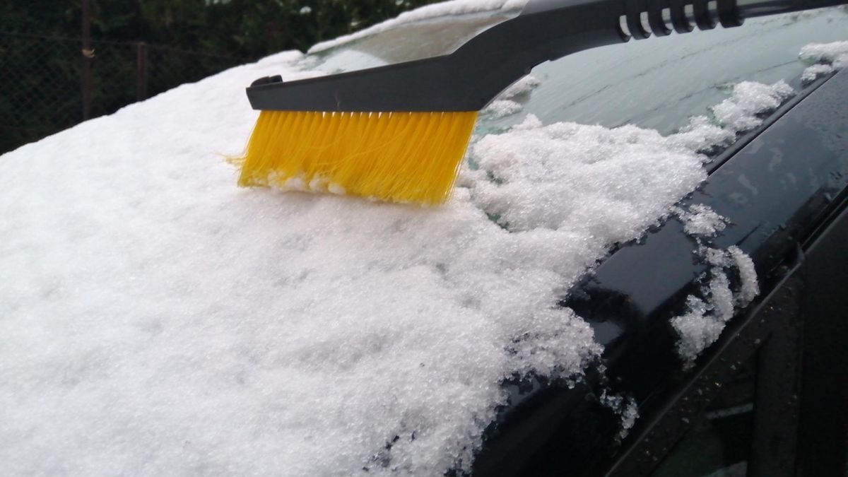 Śnieg i szron to zimowa codzienność dla wielu polskich kierowców.