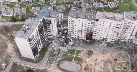 Jedzą trawę i chwasty, żeby żyć. To o ich dramacie alarmuje Ukraina