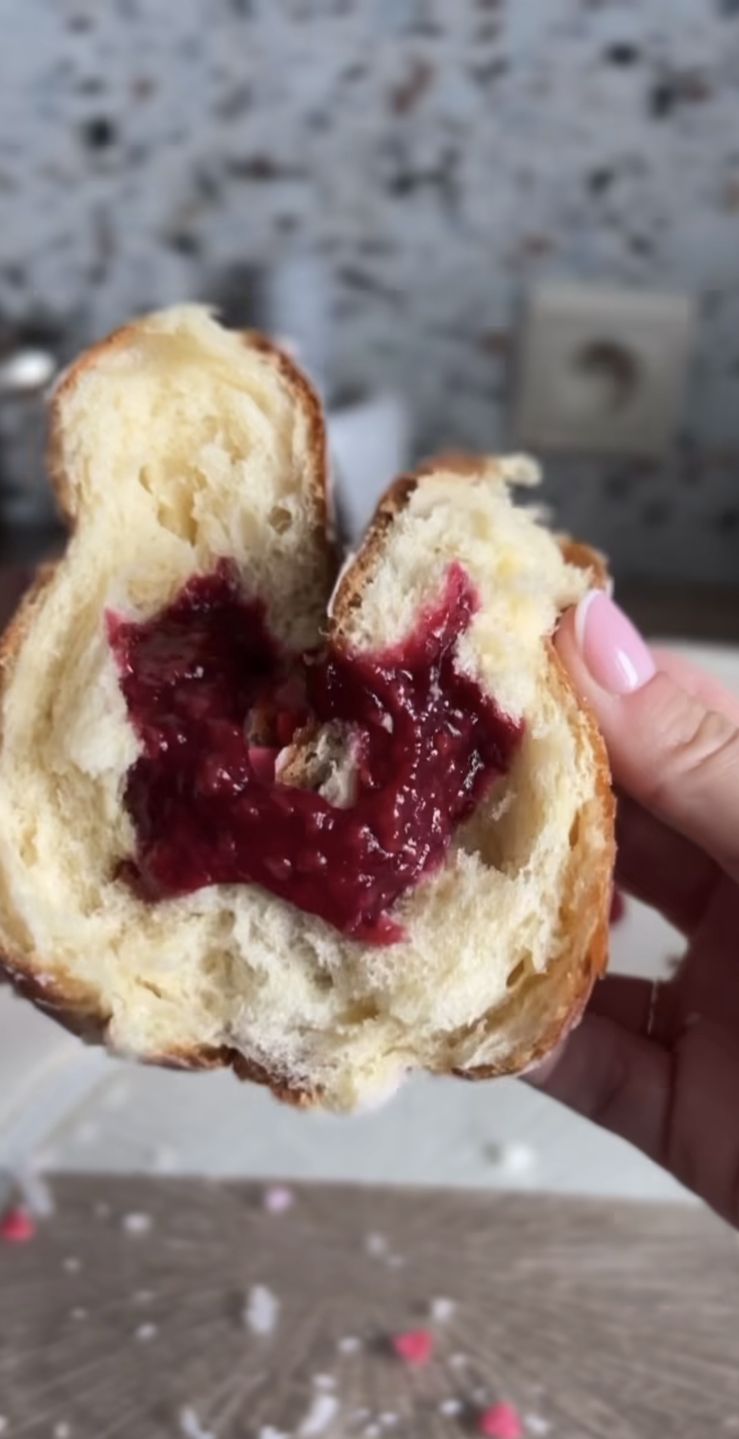 Influencerka oceniła pączki od Magdy i Lary Gessler