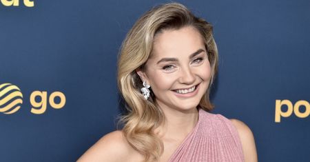 Zachwycająca Małgorzata Socha. Niewinna suknia? Przypatrzcie się lepiej