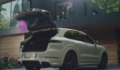 "Przesadnie doskonałe" Porsche Cayenne z nową kampanią