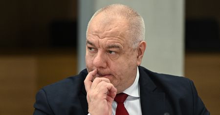 Jacek Sasin przed komisją śledczą. Trwa przesłuchanie ws. wyborów "kopertowych"