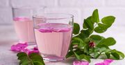 Jak zrobić wodę różaną? Prosty przepis na naturalny kosmetyk