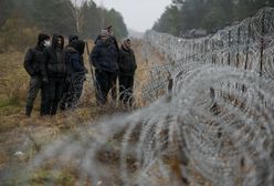 Białoruskie służby pomagają migrantom. W stronę żołnierzy poleciały kamienie