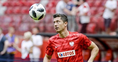 Ile czasu Lewandowski zarabia na ferrari? Nie schyla się po złotówkę
