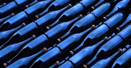 Alkohol może powodować raka. Nowy raport nie pozostawia złudzeń