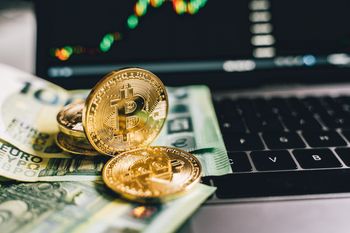 Polska w szarym końcu. Tak świat rozwiązał kwestię rynku krypto