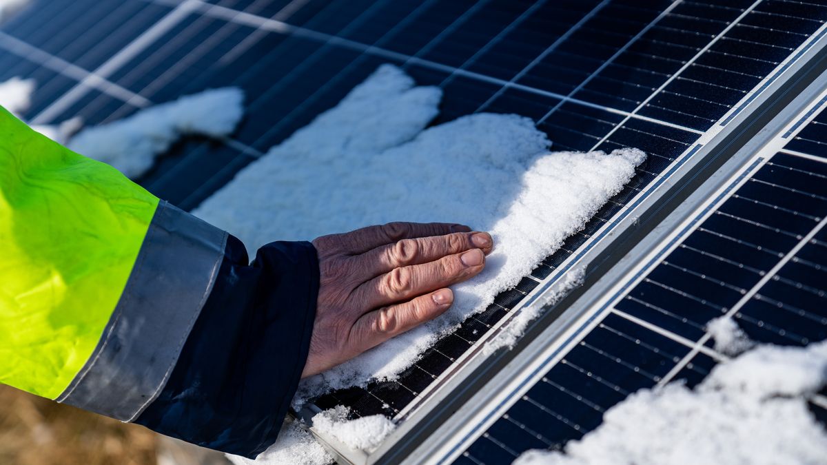 snow, photovoltaics, hand, snow removal, solar panels, energy, winter, frost, method, washing, water, delivery energy, sun, work