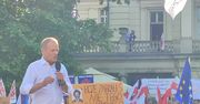 Oburzający banner na wiecu Donalda Tuska w Poznaniu. "Łajdactwo"