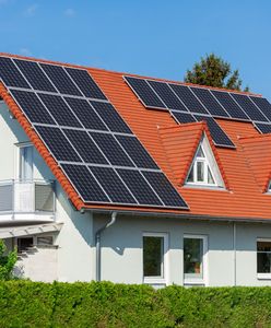 Nachodzą domowników i "kontrolują" panele. Urząd wydał komunikat