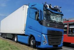 Dramatyczny wypadek na A4. Wpadł prosto w kabinę jadącego TiR-a. Mógł zabić kierowcę