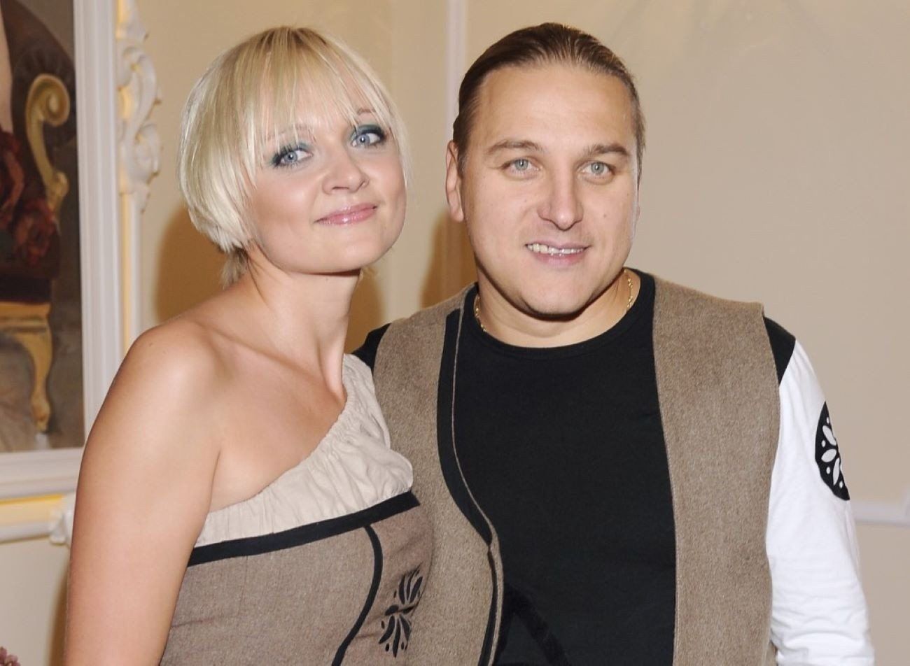Edyta i Łukasz Golcowie na otwarciu salonu Leszka Czajki. Rok 2011