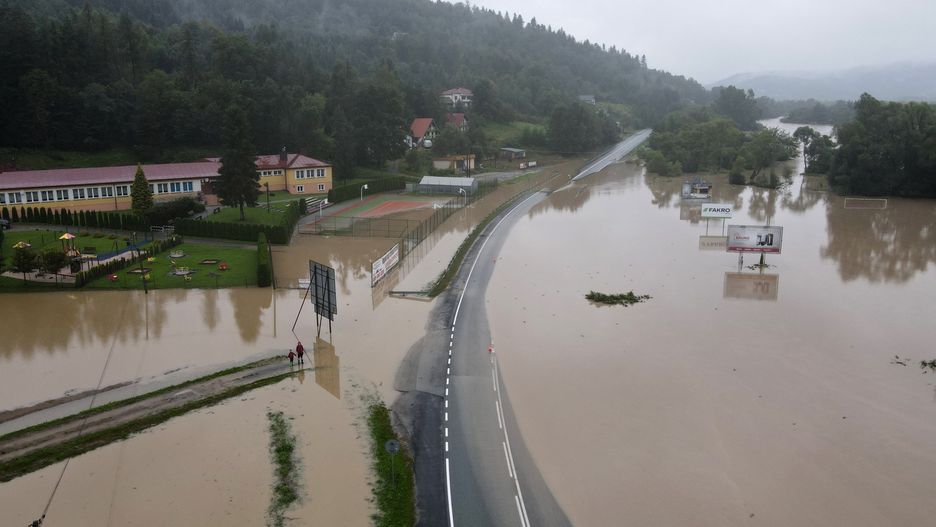W Witowicach Dolnych (woj. małopolskie) zalane zostały drogi
