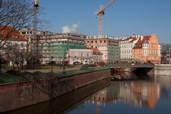 Deweloper zbudował balkony, nie można na nie wejść. Tak to tłumaczy