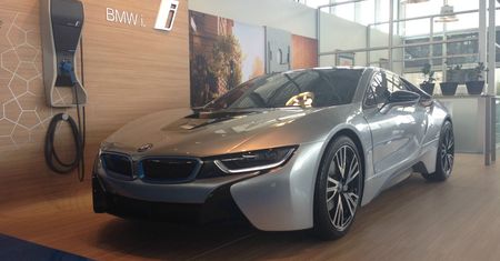 16 000 dolarów za atrapę BMW i8