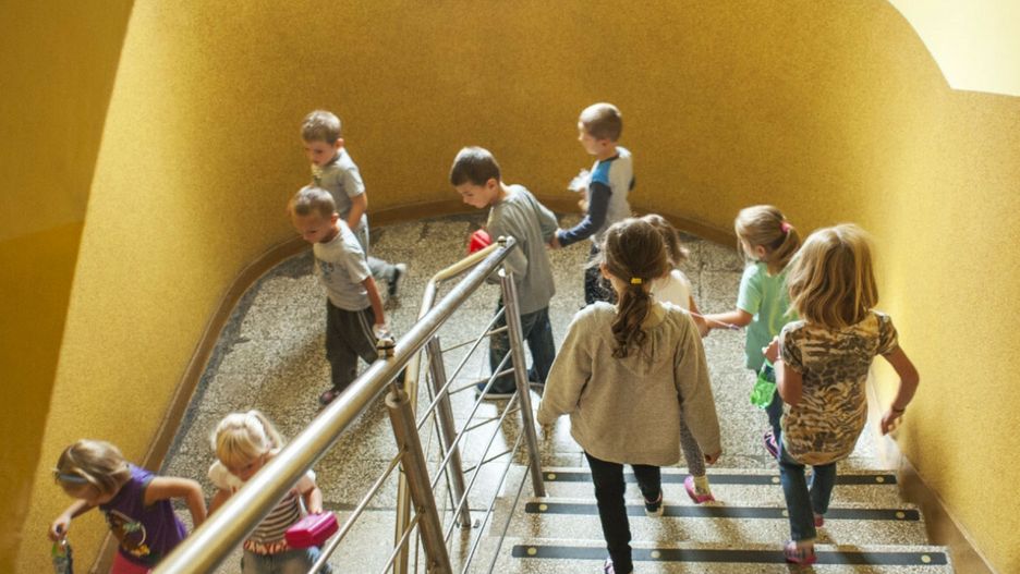 Ukraińskie dzieci w polskich szkołach. Czy placówki przyjmują je na własnych zasadach? 
