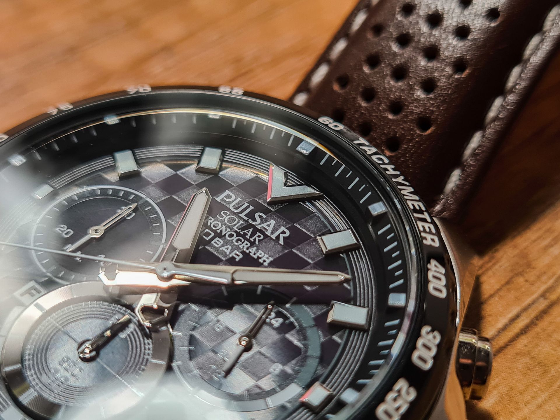 Pulsar Chronograph Solar PZ5109X1: Jak działa mechanizm solarny? 8