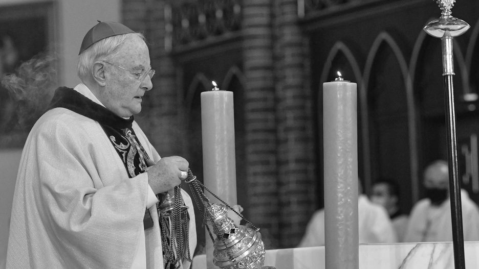 Warszawa. 19.12.2020. Abp Henryk Hoser podczas uroczystości przyjęcia święceń biskupich przez ks. Jacka Grzybowskiego w katedrze św. Michała Archanioła i św. Floriana Męczennika w Warszawie