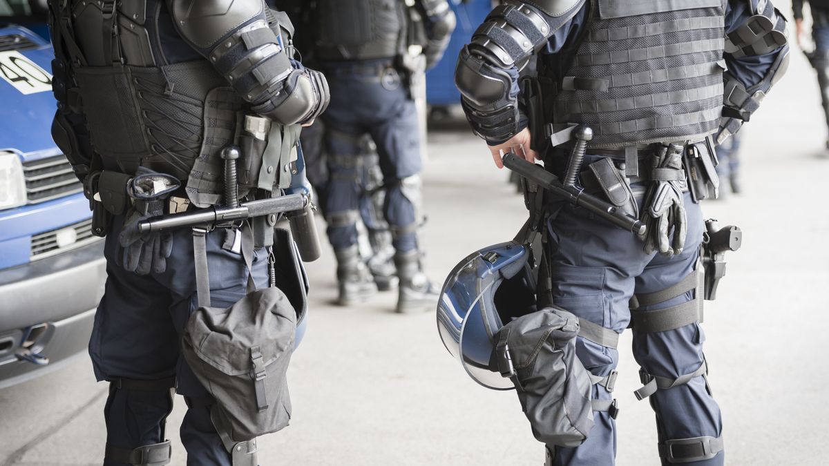 Armed Swiss police squad
Armed Swiss police forces with batons are waiting to be deployed at an illegal 2014 May Day protest rally at Zurich's Helvetiaplatz. The rally disbanded after police squads sealed the place for one hour.
EThamPhoto
two people:CB2, anarchism:CB2, Labor Day:CB2, nightstick:CB2, riot:CB2, security:CB2, protest:CB2, public demonstration:CB2, police:CB2, gun:CB2, May Day:CB2, incidental people:CB2, riot gear:CB2, street:CB2, shield:CB2, helmet:CB2, Zurich Canton:CB2, equipment:CB2