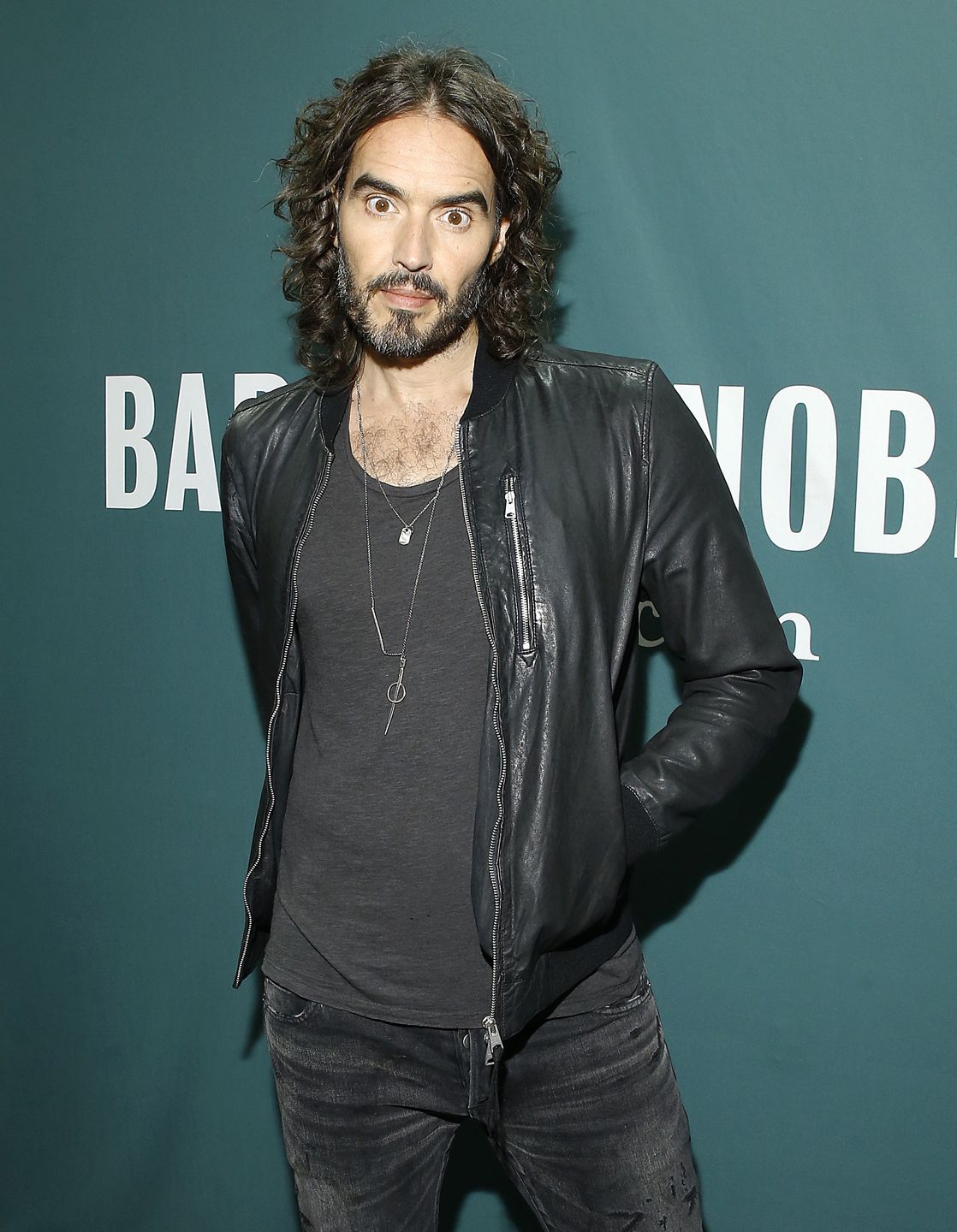 Russell Brand oskarżony o GWAŁT przez cztery kobiety