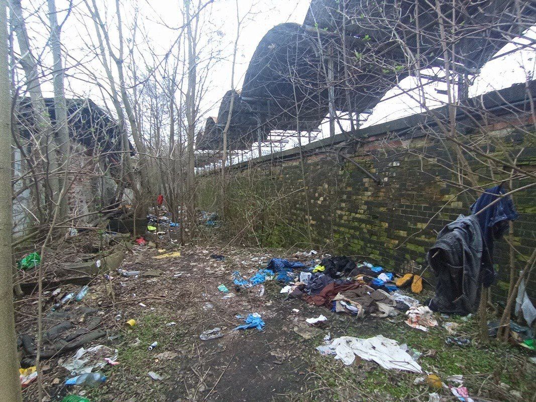 Opuszczony dworzec popada w ruinę - Wrocław