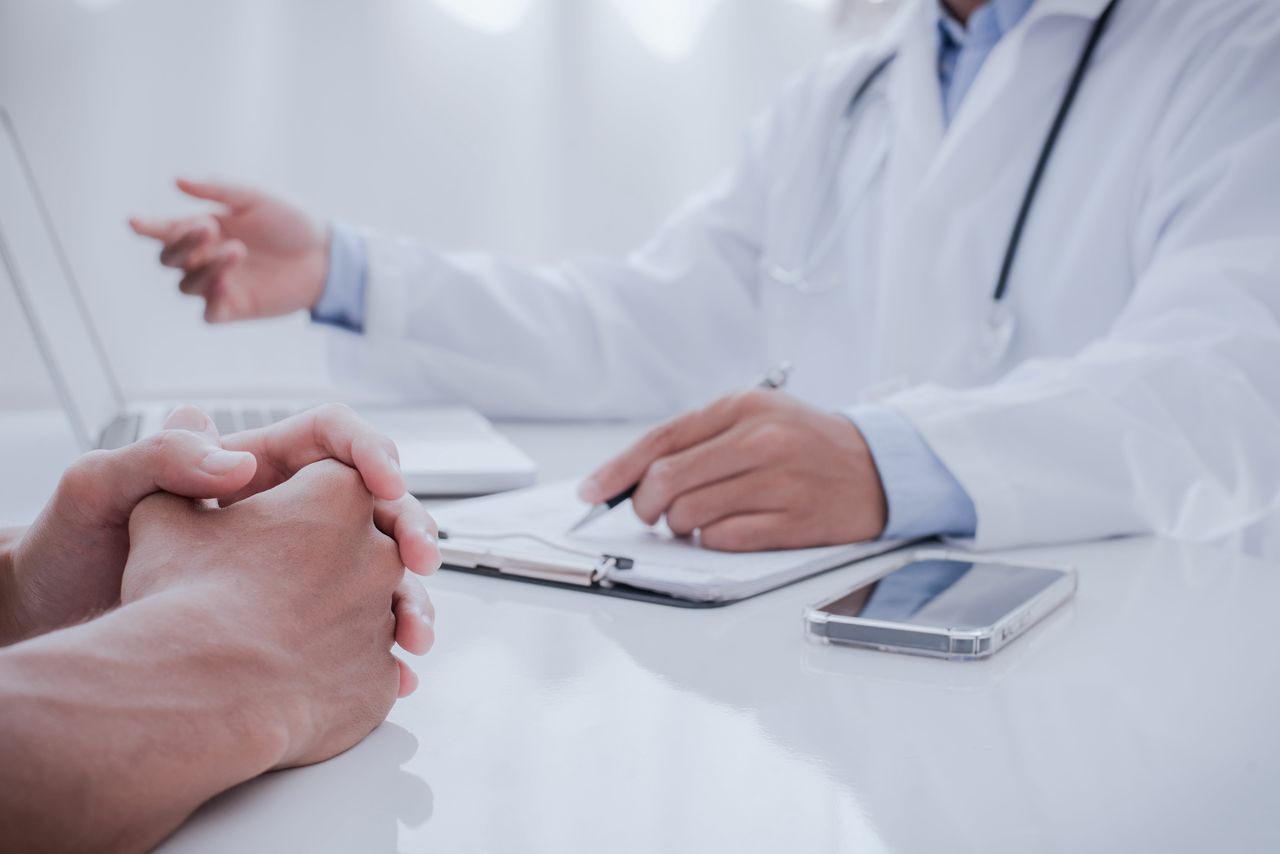Łódź: Poparzyli pacjentce dłonie i stopy w klinice dermatologii