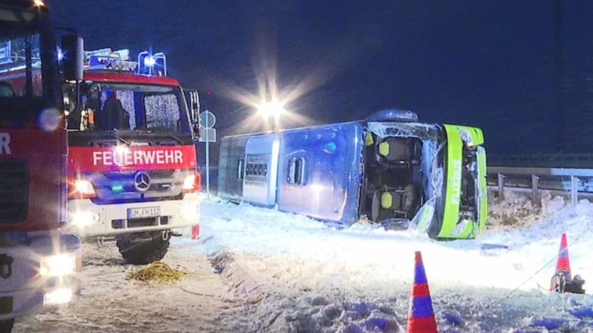 Tragiczny wypadek autobusu na autostradzie A11 w Niemczech
