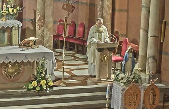 Nabożeństwa i programy religijne w nowej stacji Eski