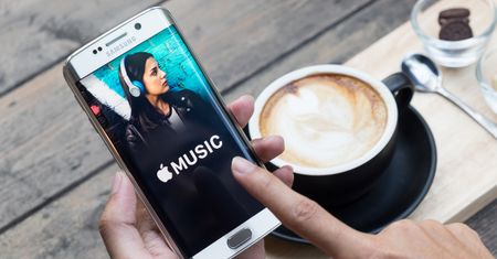 Android Auto z pierwszą aplikacją Apple. Można słuchać ulubionej muzyki