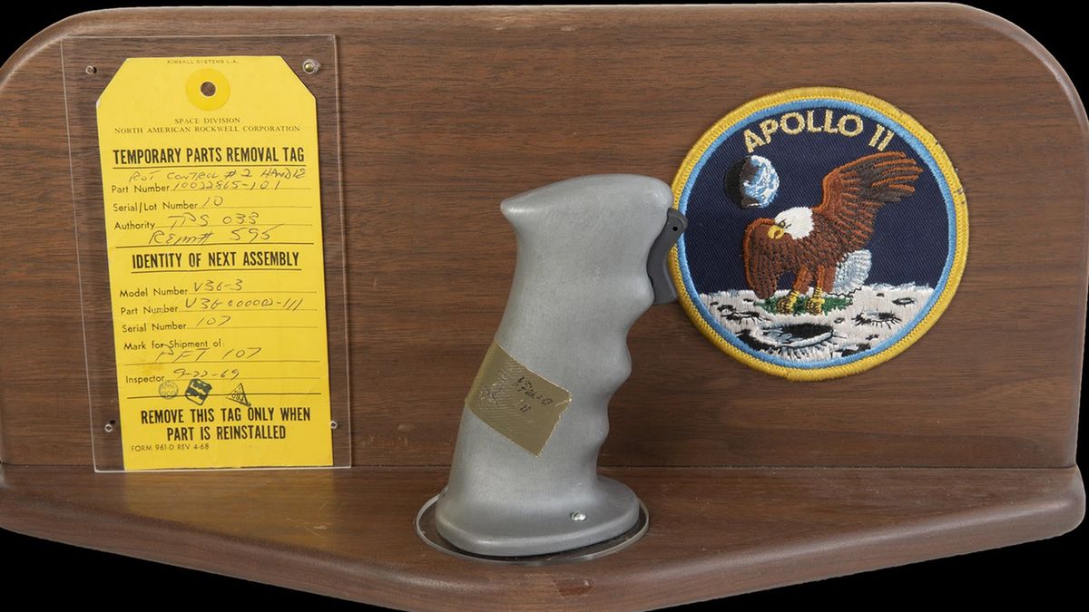 370 tys. dolarów za drążek sterowniczy. Pamiątki z misji Apollo 11 osiągają rekordowe ceny 1