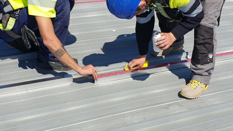 Fotowoltaika montowana na taśmę - koniec z niszczeniem dachu 1