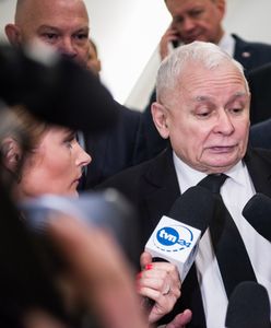 Ochroniarz z zakupami, policja. Zamieszanie przed domem Kaczyńskiego