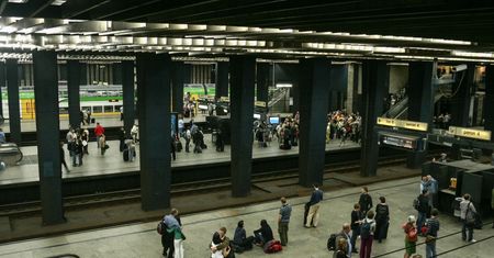 PKP. Na dworcach kolejowych pojawią się datkomaty Caritasu