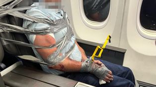 Awantura na pokładzie samolotu. 67-letni pasażer obezwładniony taśmą
