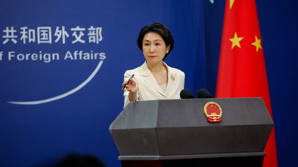 Chinese Foreign Ministry's spokesperson holds press conference in Beijing
epa12645955 China's Foreign Ministry spokesperson Mao Ning gestures during a press conference at the Ministry of Foreign Affairs in Beijing, China, 13 January 2026. Responding to the US State Department's directive for US citizens to leave Iran immediately, Mao stated that China supports Iran's efforts to maintain national stability and remains firmly opposed to external interference. The spokesperson emphasized that Beijing rejects the use or threat of force in international relations, urging all parties to contribute to regional peace in the Middle East.  EPA/WU HAO 
Dostawca: PAP/EPA.
WU HAO
MOFA, Chinese, spokesperson