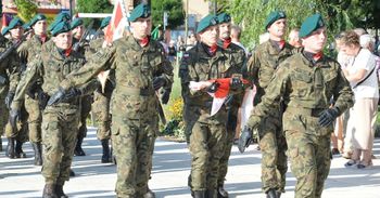 Stalowa Wola: Święto Wojska Polskiego na rozwadowskim rynku. Było uroczyście! Zobacz zdjęcia