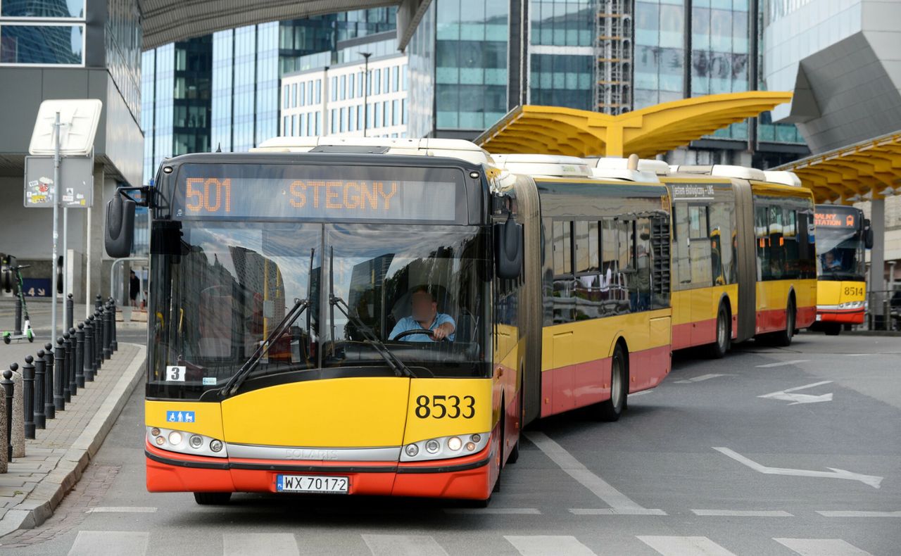 Kierowcy autobusów podczas upałów pracują w warunkach, które bywają ciężkie