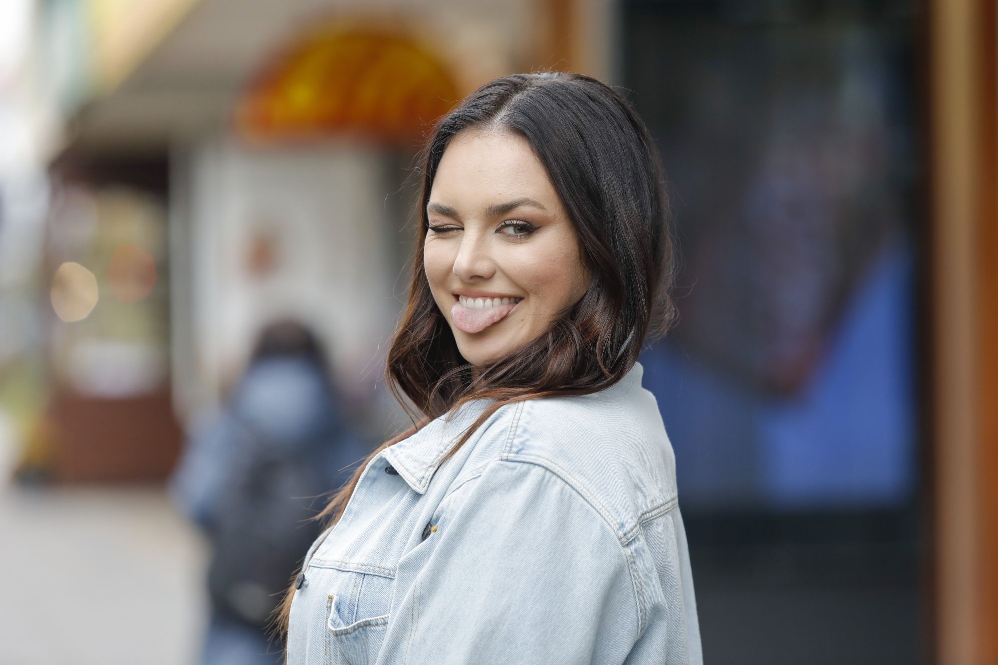 Ewa Farna przed studiem "DD TVN"