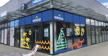 Nowe logo Wakacje.pl. Salony przejdą metamorfozę