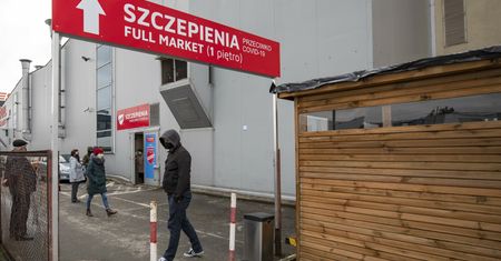 Świadkowie szczepień w Rzeszowie: podawano się za mundurowych