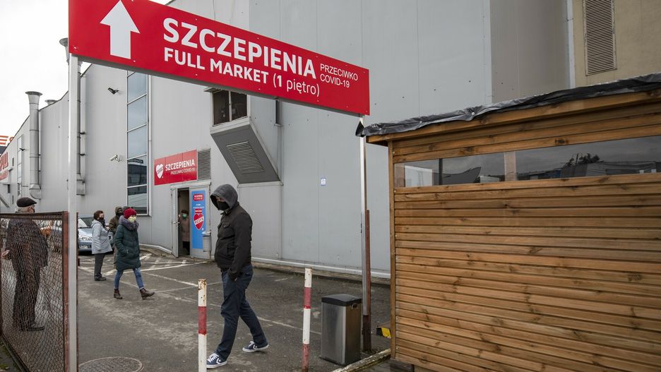 Świadkowie szczepień w Rzeszowie: podawano się za mundurowych