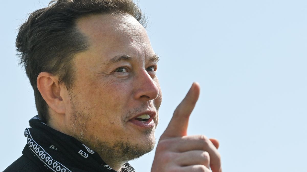Elon Musk zmodyfikował oprogramowanie internetu satelitarnego Starlink, by pobierał mniej prądu