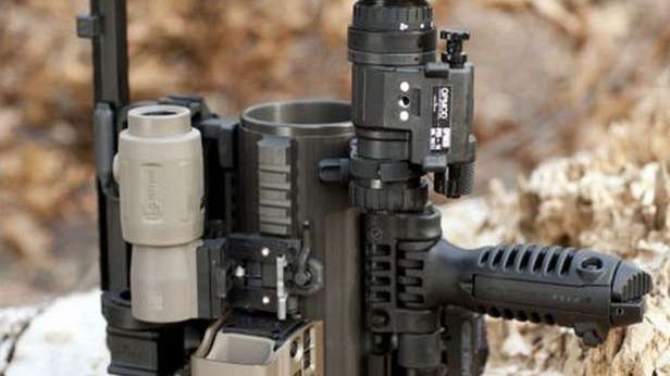 Niespełnione marzenie Rambo – taktyczny kufel, którym wygrasz trzecią wojnę światową 1